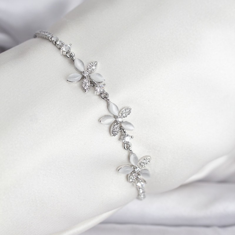 Çiçek Model Zirkon Taşlı Gümüş Renk Pirinç Su Yolu Kadın Bileklik