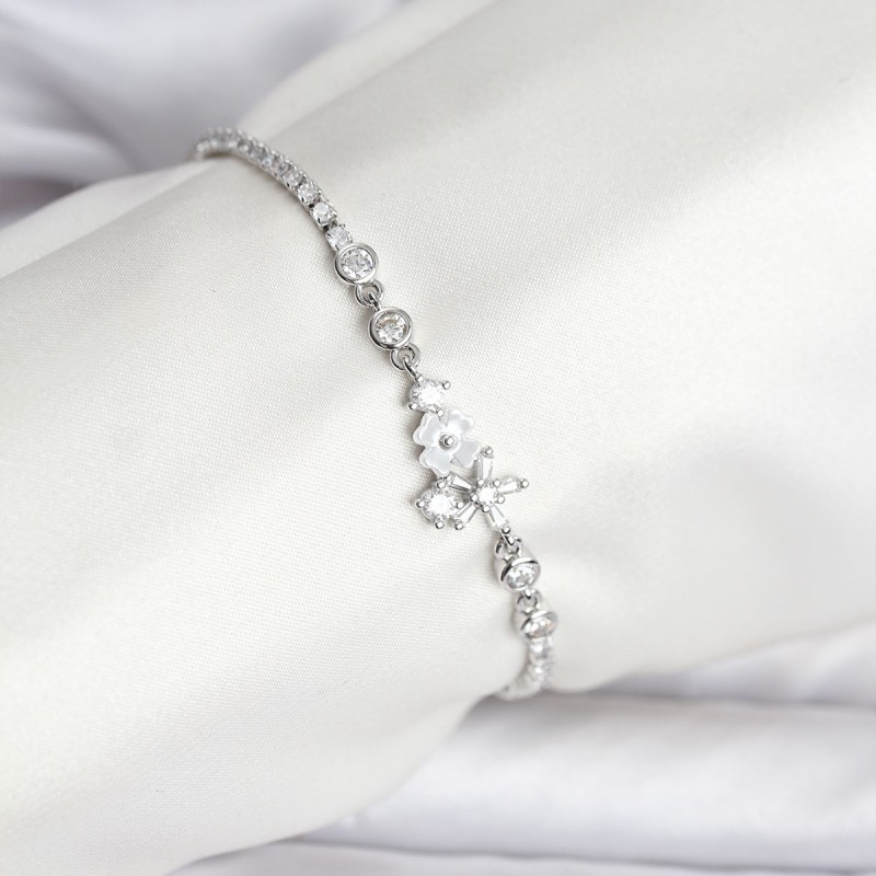 Çiçekli Model Zirkon Taşlı Gümüş Renk Su Yolu Kadın Bileklik