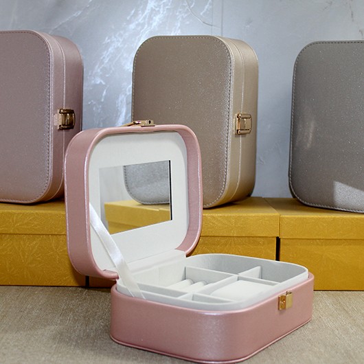 Deri Kaplamalı Makyaj Ve Takı Kutusu 