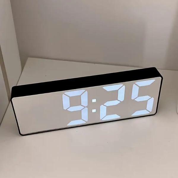 Dijital Sese Duyarlı Alarmlı Masa Saati