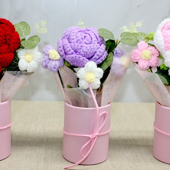 El Örgüsü Saksıda Gül Buketi 