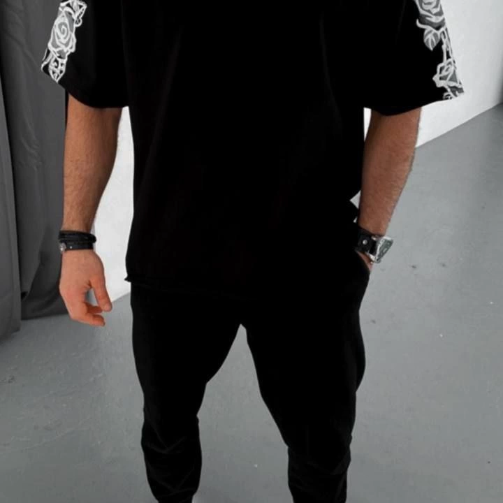 Flok Kabartma Baskılı T-Shirt - Siyah