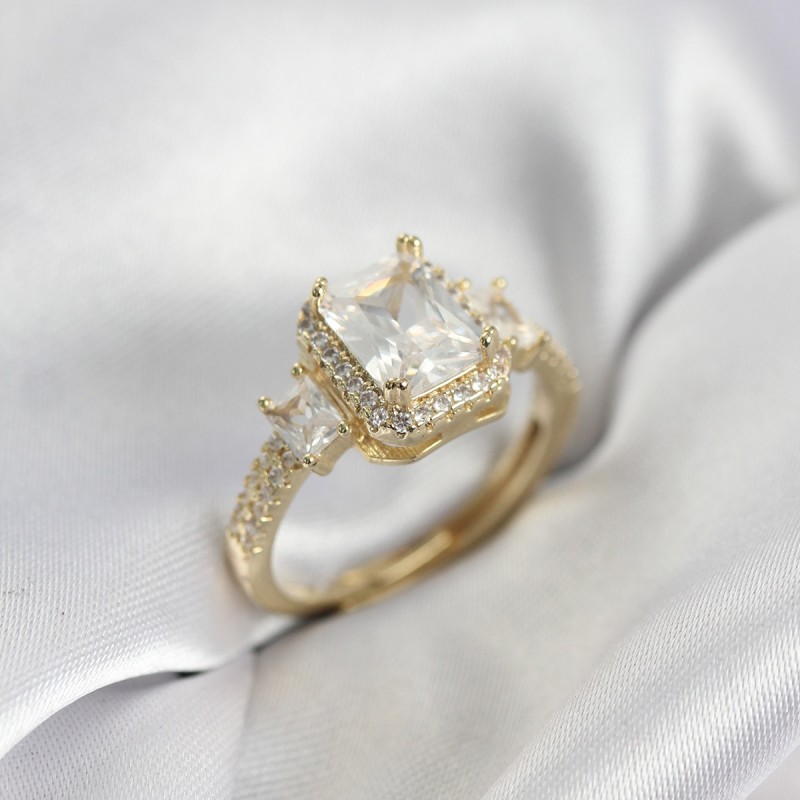 Gold Renk Kare Baget Zirkon Taşlı Tek Taş Model Kadın Yüzük