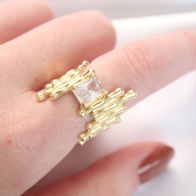 Gold Renk Tırtıklı Kalın Baget Taş Tasarım Ayarlanabilir Yüzük