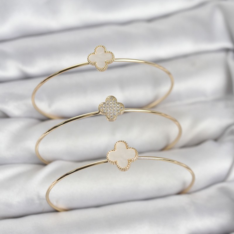 Gold Renk Yonca Model Zirkon Taşlı 3'lü Kadın Bileklik Kombini