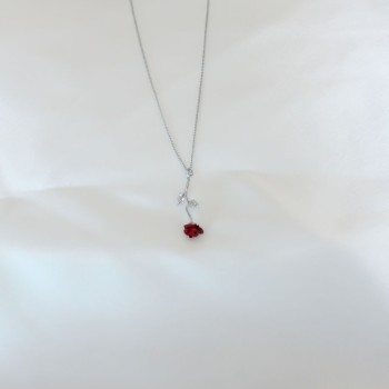 Gümüş Kaplama Kırmızı Gül Figürlü Kadın Kolye
