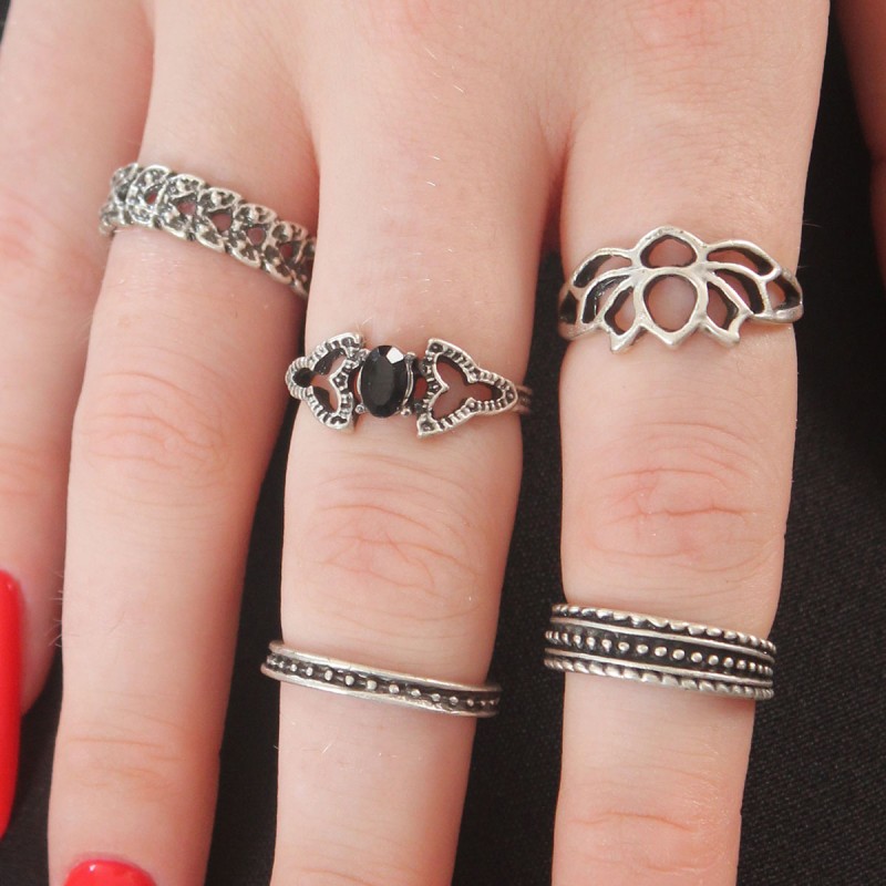 Gümüş Renk Lotus Model Siyah Kristal Taş Detay Kadın Yüzük Kombin