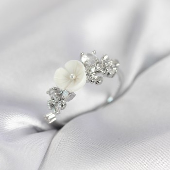 Gümüş Renk Pirinç Çiçek Model Zirkon Taşlı Kadın Yüzük