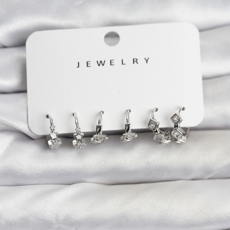 Gümüş Renk Pirinç Yıldız Modelli Kadın Küpe Seti