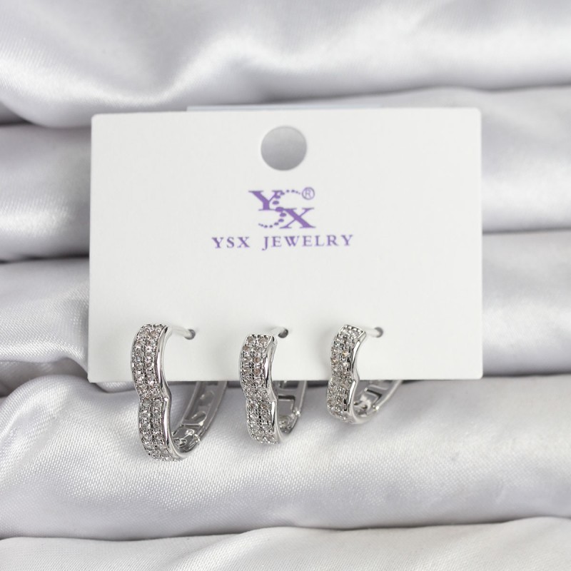 Gümüş Renk Pirinç Zirkon Taşlı Kalpli Kadın Küpe