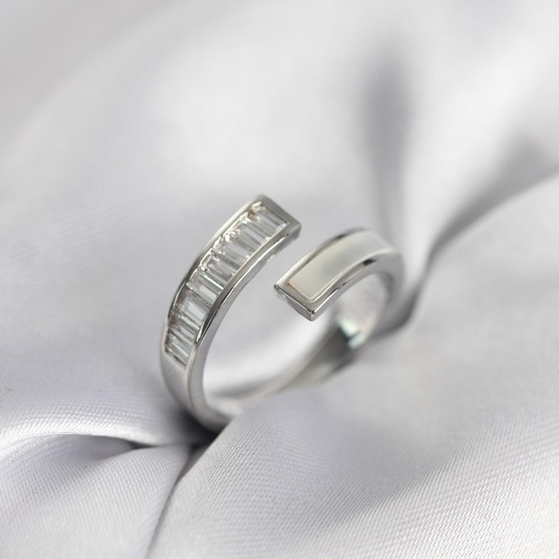 Gümüş Renk Sedefli Baget Zirkon Taşlı Kadın Yüzük