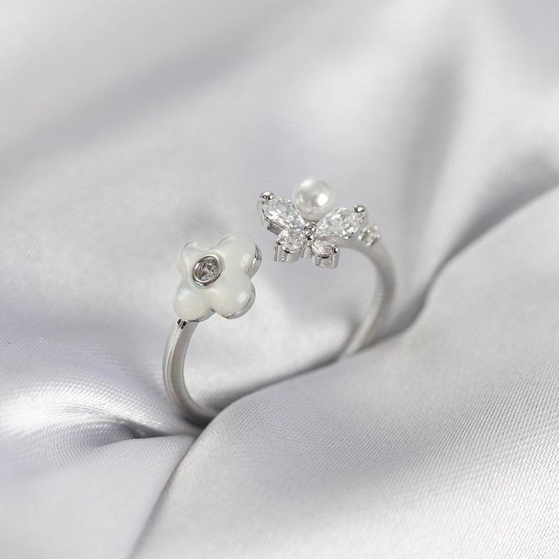 Gümüş Renk Sedefli Çiçek Model Kadın Yüzük