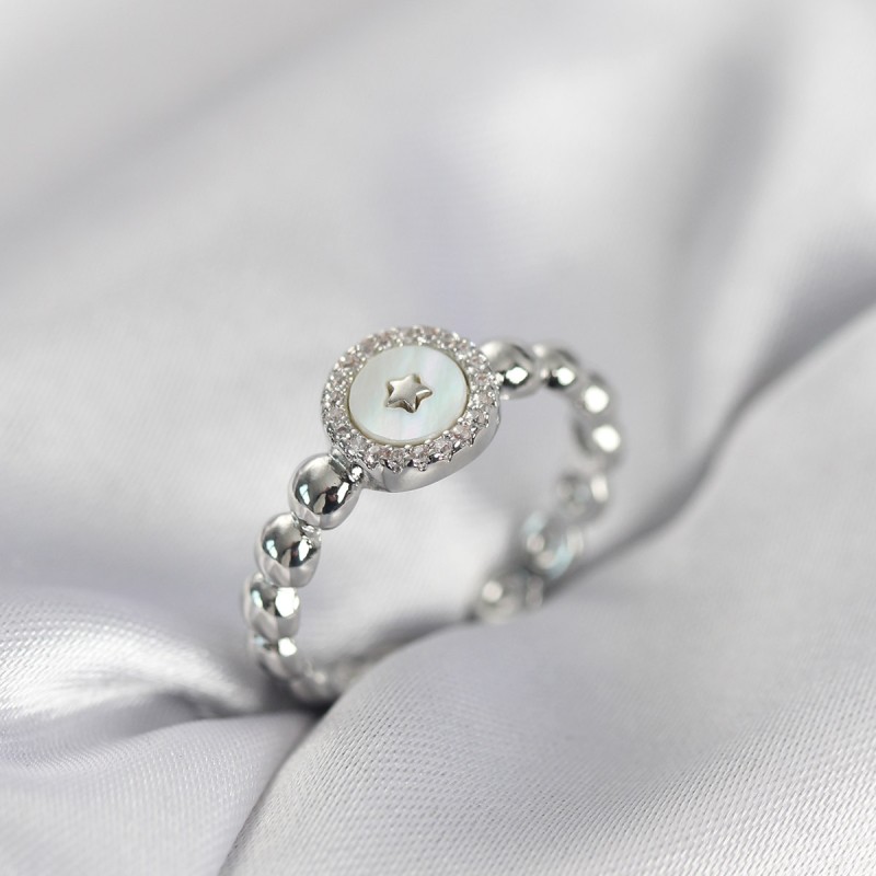 Gümüş Renk Sedefli Yıldız Model Zirkon Taşlı Kadın Yüzük