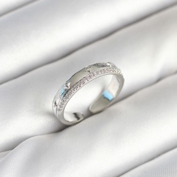 Gümüş Renk Şerit Zirkon Taşlı Kadın Yüzük