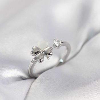 Gümüş Renk Yonca Model Sedefli Kadın Yüzük