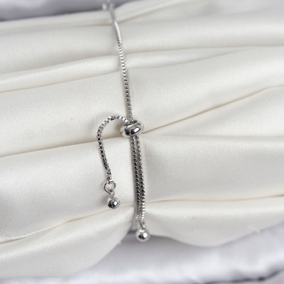 Gümüş Renk Yonca Model Zirkon Taşlı Asansörlü Kadın Bileklik