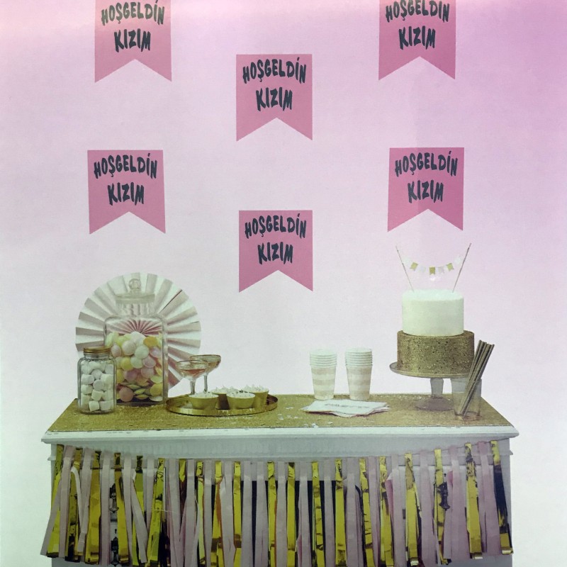 Hoşgeldin Kızım Yazılı Flama Süs Pembe Üzeri Gümüş Renk