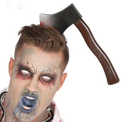 Kafaya Saplanmış Kanlı Balta Şaka Tacı