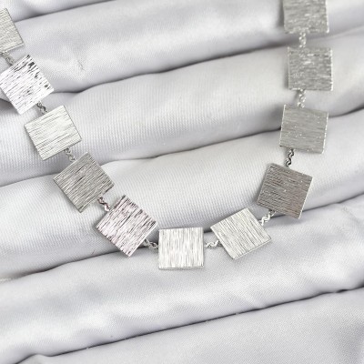 Kare Plaka Model Gümüş Renk Kadın Kolye