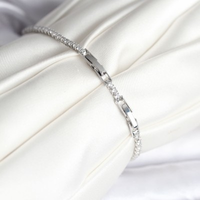 Kelebek Model Zirkon Taşlı Gümüş Renk Pirinç Su Yolu Kadın Bileklik