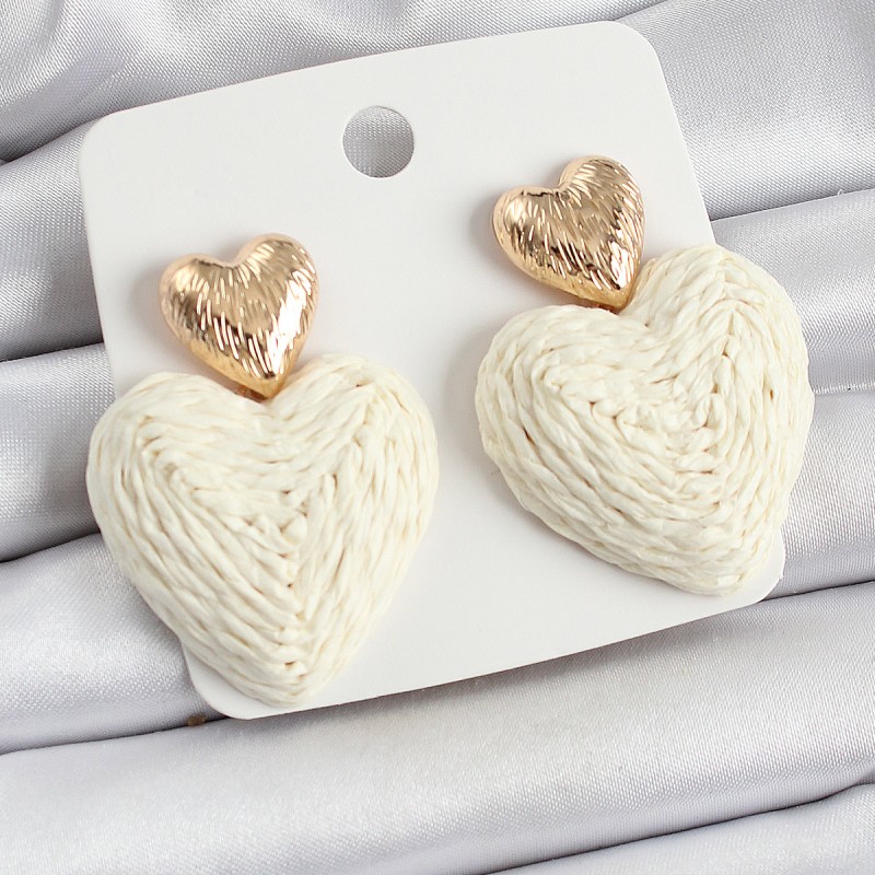 Krem Kalp Figürlü Hasır Örgü Model Gold Renk Kadın Küpe
