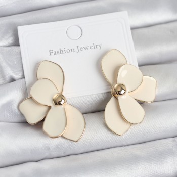 Krem Mineli Lotus Model Pirinç Kadın Küpe