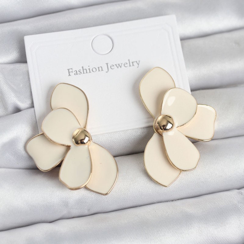 Krem Mineli Lotus Model Pirinç Kadın Küpe