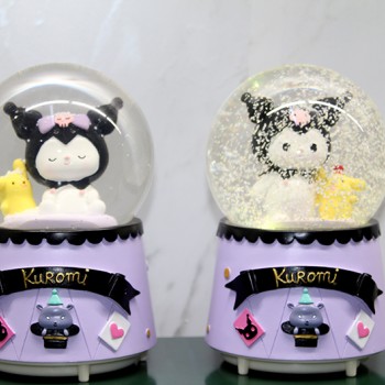 Kuromi İçi Dönmeli Püskürtmeli Işıklı Müzikli Kar Küresi Büyük Boy Model 2 
