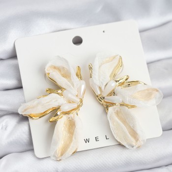 Lotus Model Beyaz Renk Tüllü Kadın Küpe