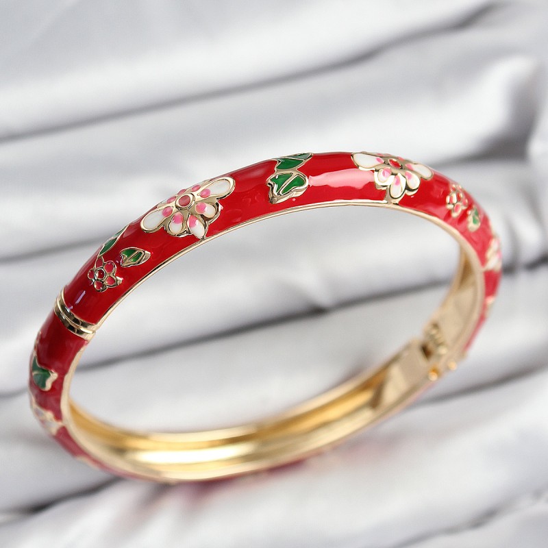 Mineli Pirinç Kırmızı Çiçek Motifli Gold Kadın Kelepçe