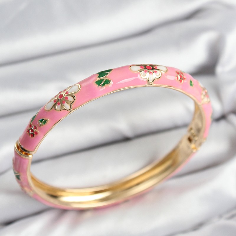 Mineli Pirinç Pembe Çiçek Motifli Gold Kadın Kelepçe