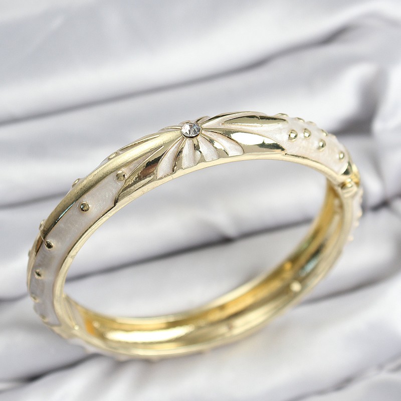 Mineli Pirinç Zirkon Taşlı Bej Desen Motifli Gold Kadın Kelepçe