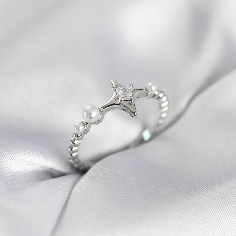 Minimal Kutup Yıldızı Model Zirkon Taşlı Gümüş Renk Kadın Yüzük