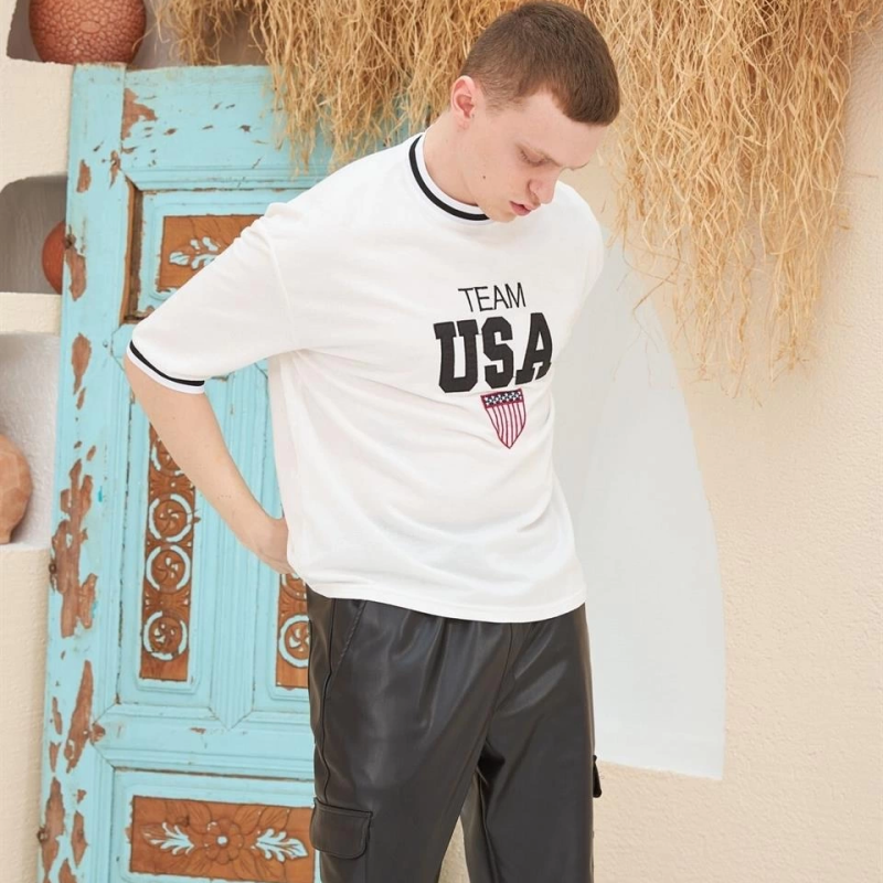 Nakış İşlemeli Ribanalı Oversize T-shirt - Beyaz