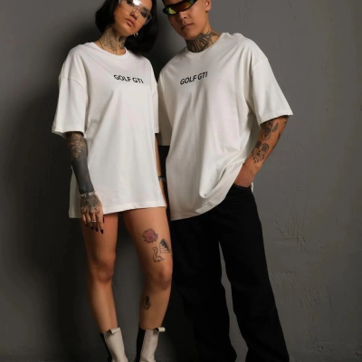 Oversize Baskılı Tişört – Golf GTI Retro Araba Desenli,- Beyaz -