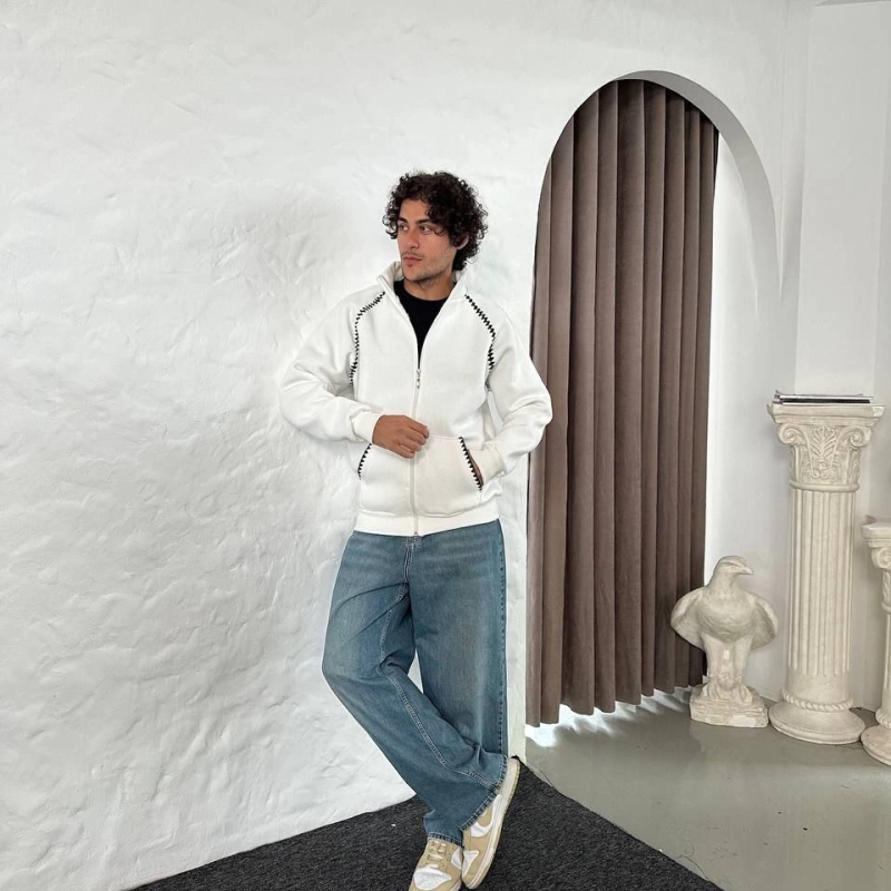 Oversize Dik Yaka Fermuarlı Sweatshirt - Zincir Nakışli Kanguru Cepli - Beyaz -