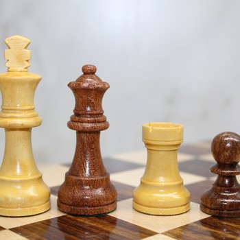 Özel Vernikli Mıknatıs Taşlı Ahşap Katlanabilir Kutulu Satranç Oyunu 12.5 Cm