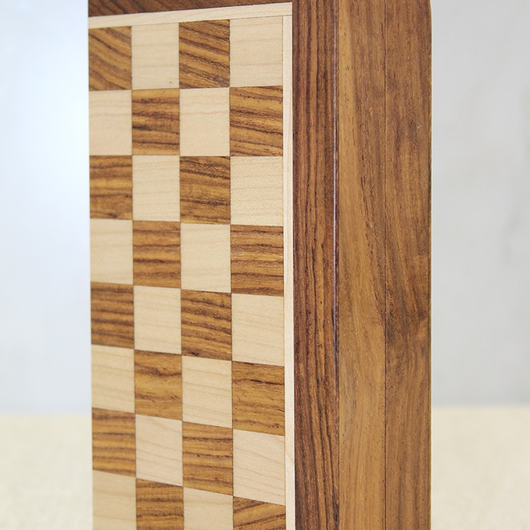 Özel Vernikli Mıknatıs Taşlı Ahşap Katlanabilir Kutulu Satranç Oyunu 25 Cm 