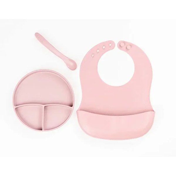 Pembe 3’lü Silikon Yemek Seti – Önlük + Diş Kaşıyıcılı Kaşık + Vakumlu Tabak 