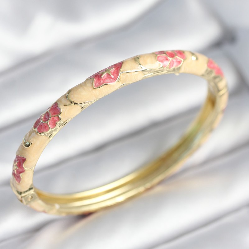 Pembe Renk Detaylı Mineli Kelepçe