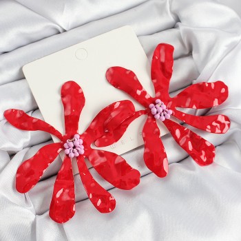 Pirinç Büyük Kırmızı Çiçek Model Kadın Küpe