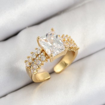 Pirinç  Büyük Zirkon Taşlı Model Gold Renk Kadın Yüzük