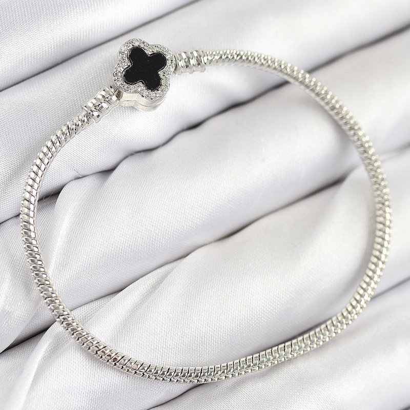 Pirinç Charm Zirkon Taşlı Yonca Model Gümüş Renk Kadın Bileklik