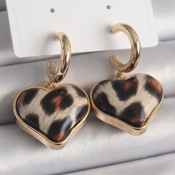 Pirinç Gold Renk 3D Kalp Leopar Model Kadın Küpe