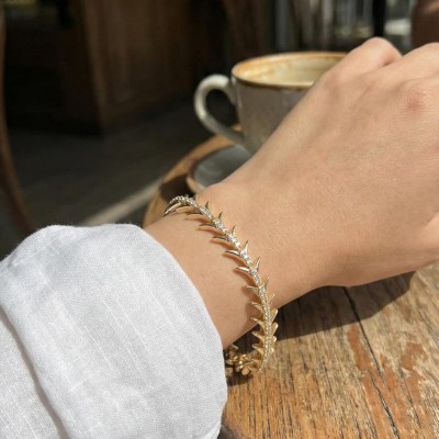 Pirinç Gold Renk Balık Sırtı Model Zirkon Taşlı Kadın Bileklik