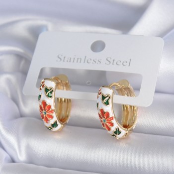 Pirinç Gold Renk Beyaz Renk Çiçek İşleme Detay Kadın Küpe