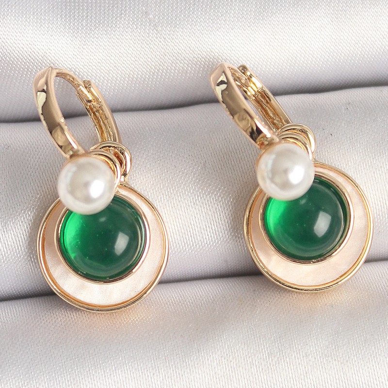 Pirinç Gold Renk Beyaz Yeşil Sallantı Mineli Kadın Küpe