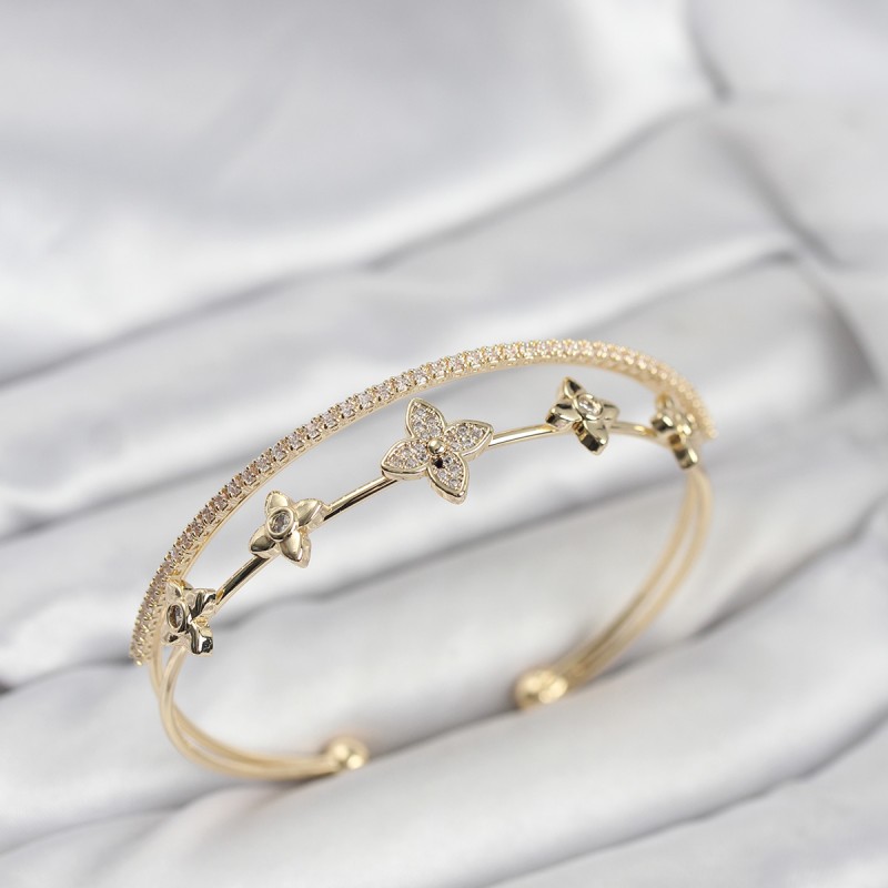 Pirinç Gold Renk Çiçek Model Kadın Bileklik