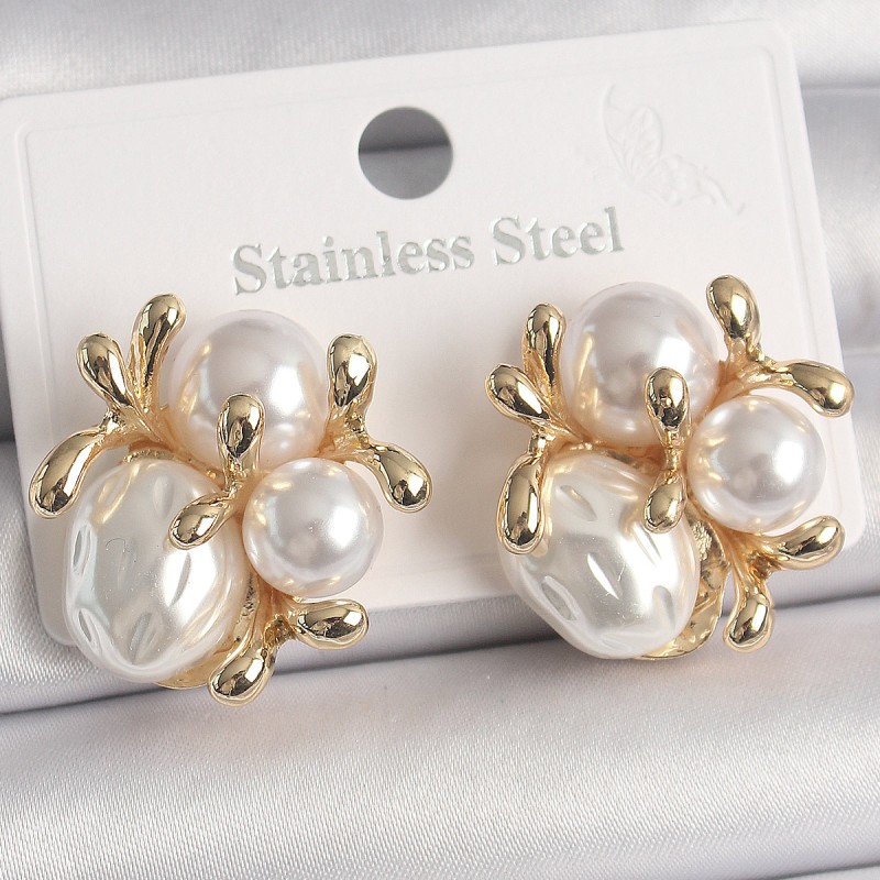 Pirinç Gold Renk İnci Tomurcuk Model Kadın Küpe