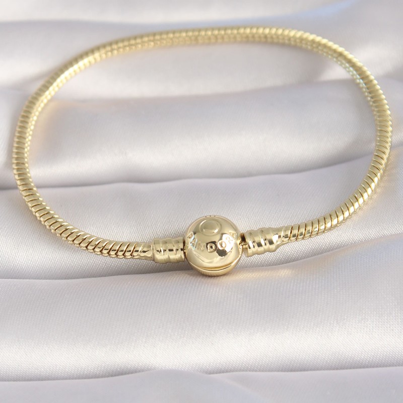 Pirinç Gold Renk İşleme Detay Charm Model Kadın Bileklik